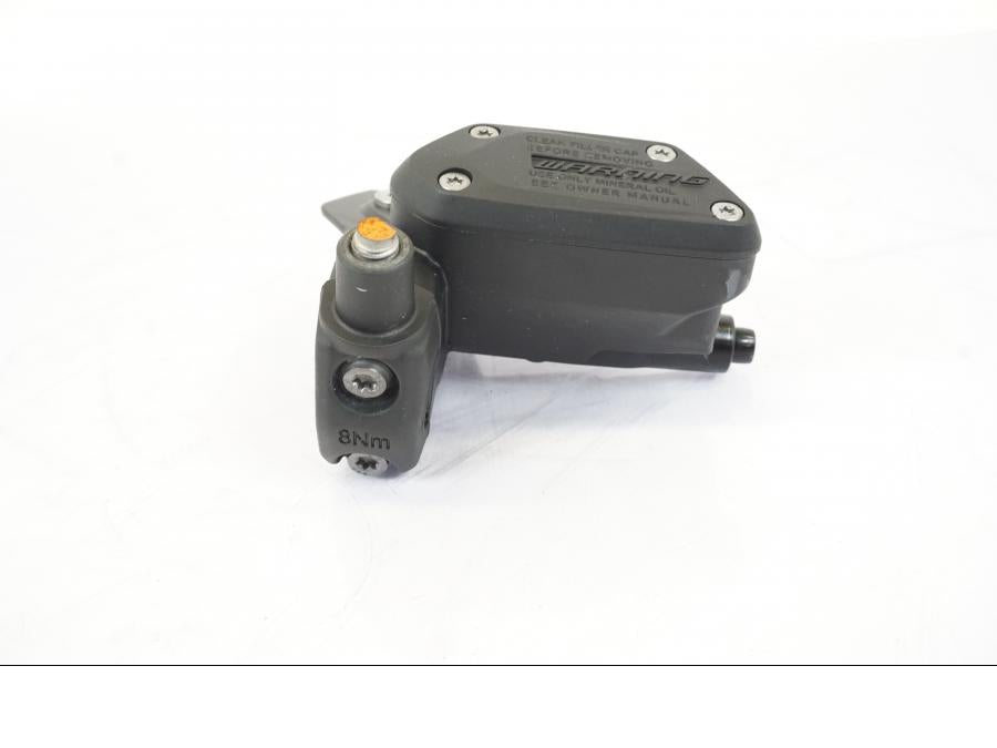 Baksidan på Kopplingshuvudcylinder från en BMW R 1250 GS -2019 motorcykel.