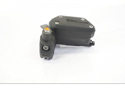 Baksidan på Kopplingshuvudcylinder från en BMW R 1250 GS -2019 motorcykel.