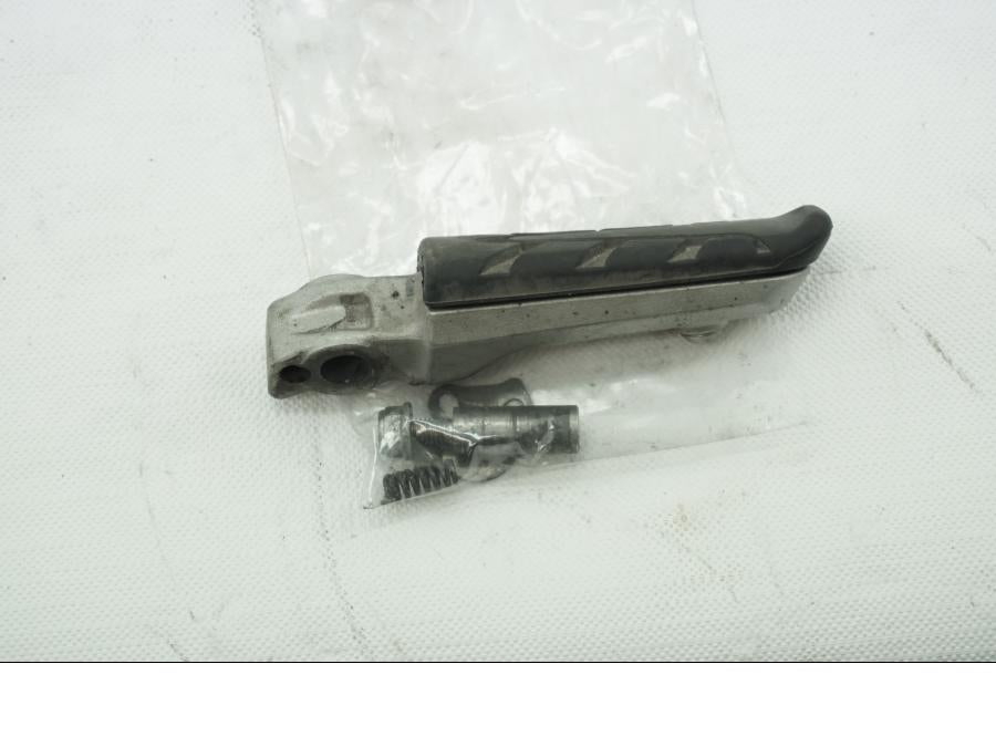 Framsidan på Fotpinne från en Honda VFR 1200 -2012 motorcykel.