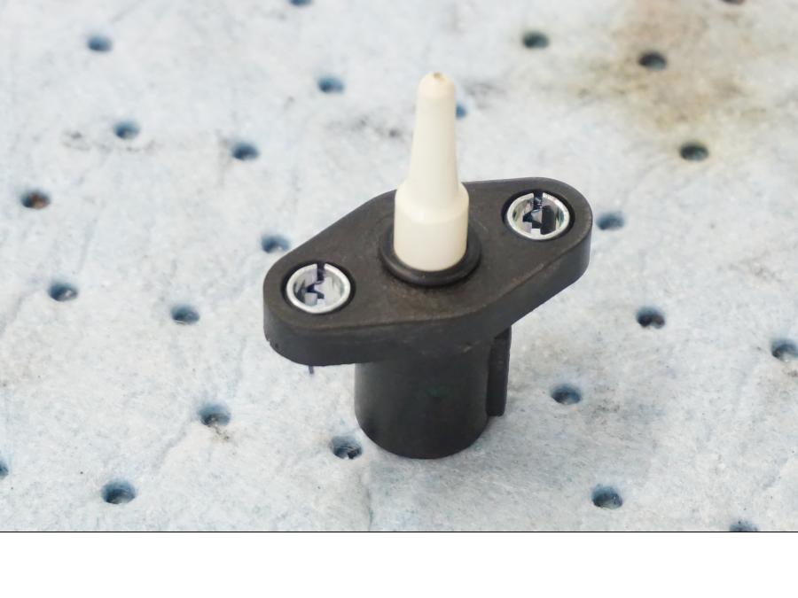 Vänster sida på Luftburksensor från en Suzuki GSX-R 1000 -2008 motorcykel.