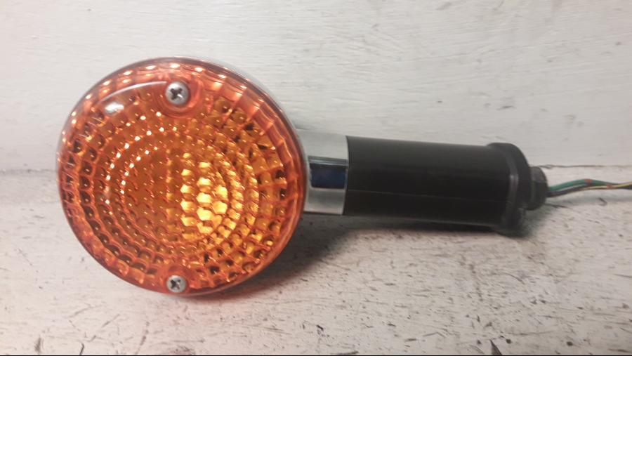 Framsidan på Blinkers från en Kawasaki VN 900 -2007 motorcykel.