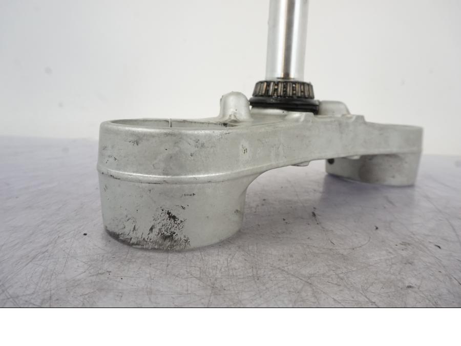 Vänster sida på Gaffelkrona från en KTM 990 Super Duke -2006 motorcykel.