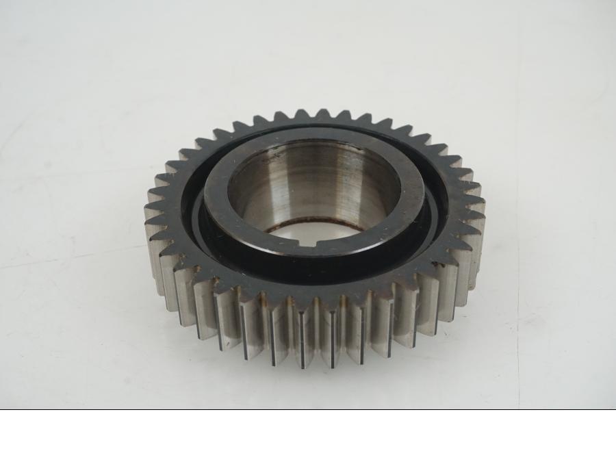 Framsidan på Vevaxel från en KTM 1290 Super Duke R -2021 motorcykel.