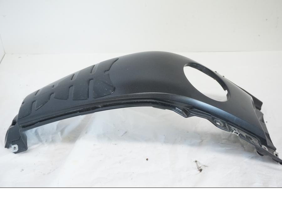 Höger sida på Bensintankskåpa från en BMW K 1600 -2015 motorcykel.