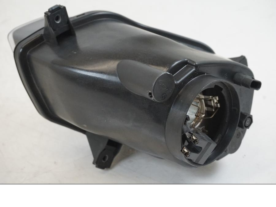 Vänster sida på Strålkastare från en BMW S 1000 R -2013 motorcykel.