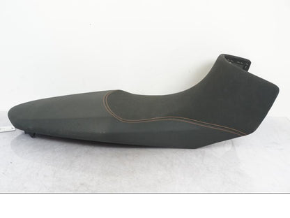 Snett uppifrån på Sadel från en KTM 1290 Super Adventure R -2018 motorcykel.