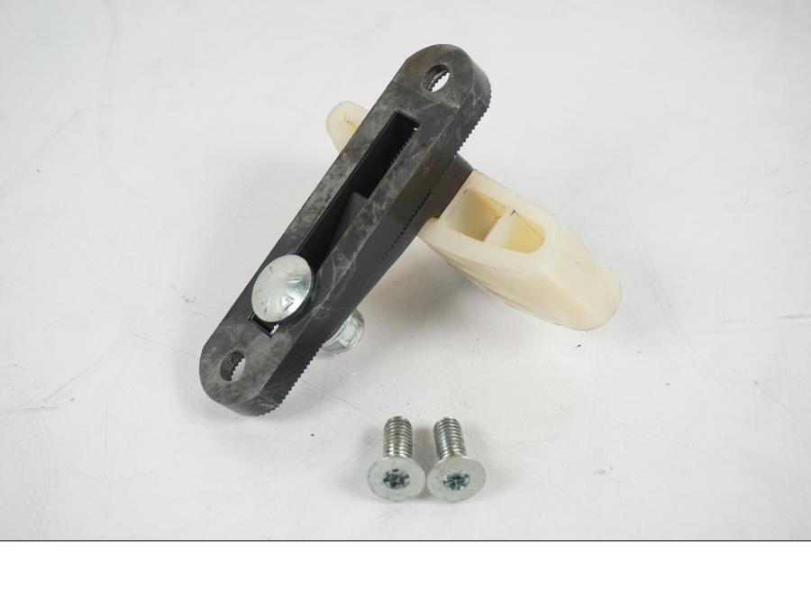 Framsidan på Kedjesträckare från en H-D Softail Standard FXST -2001 motorcykel.