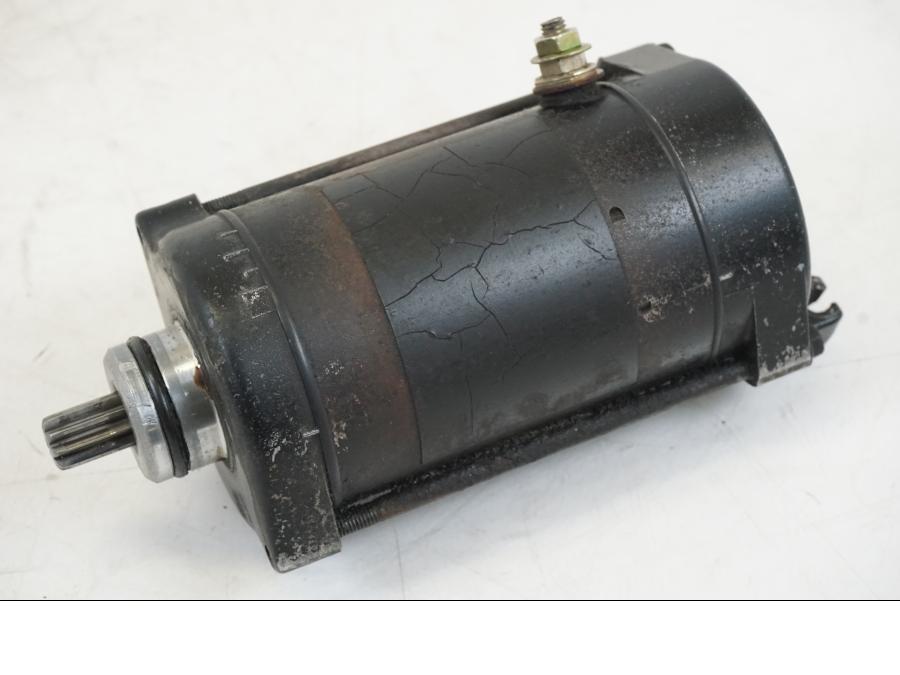 Framsidan på Startmotor från en Kawasaki VN 800 -2000 motorcykel.