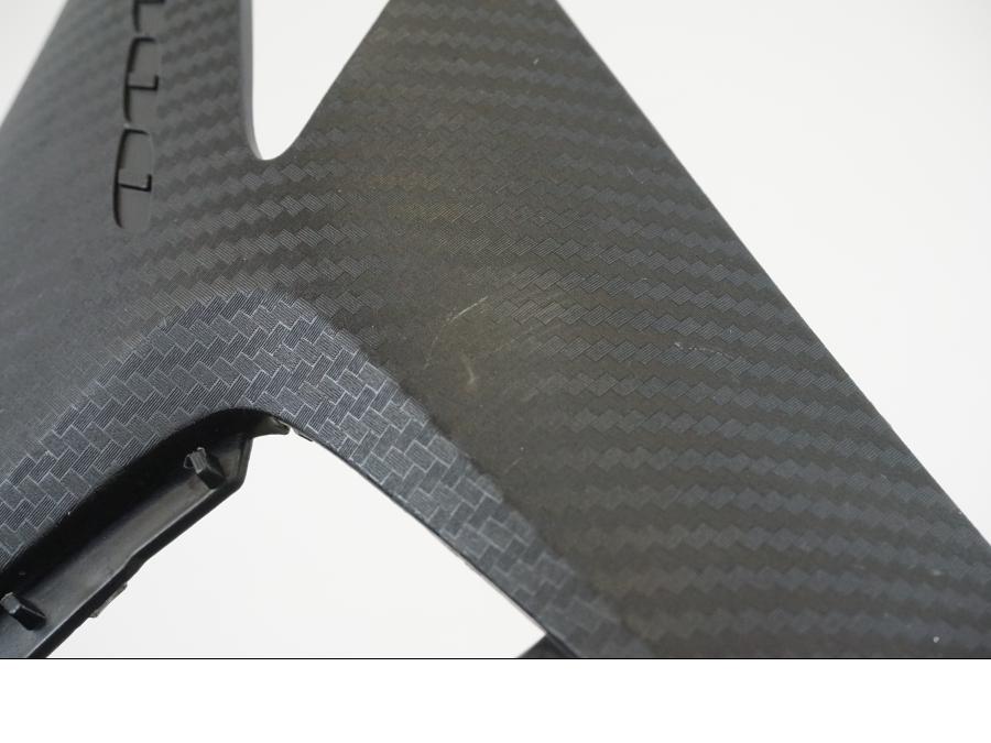 Snett nerifrån på Sidopanel från en Suzuki GSX-R 1000 -2009 motorcykel.