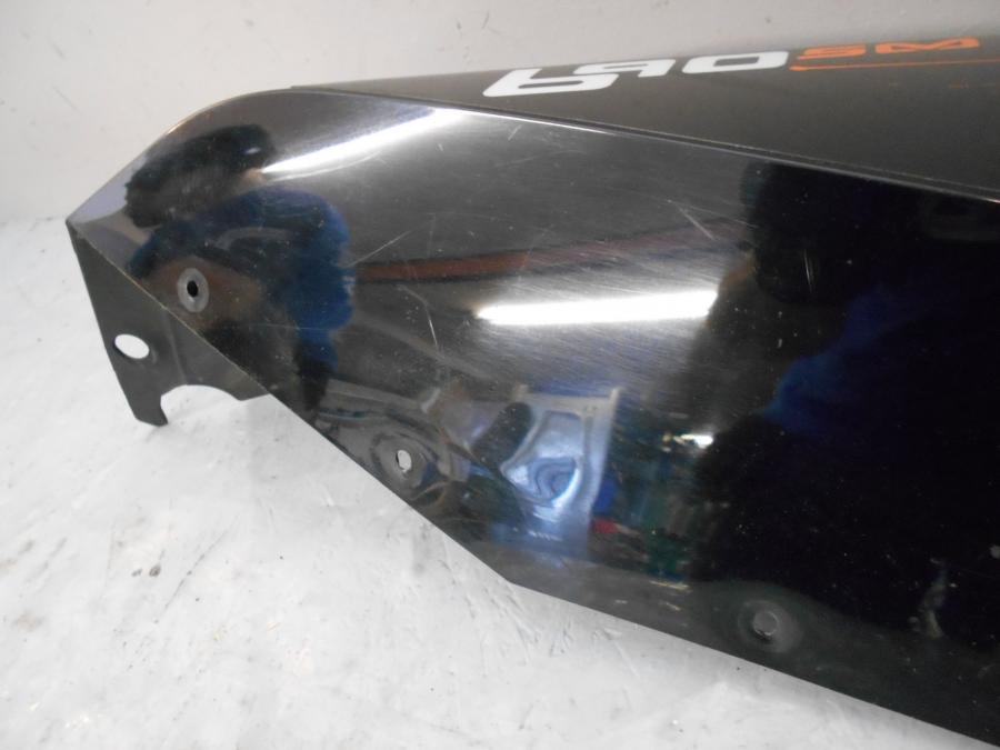Höger sida på Bakvinge från en KTM 690 SM -2007 motorcykel.