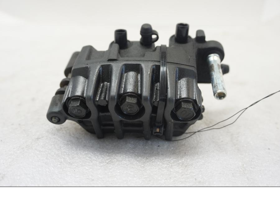 Höger sida på Bromsok från en Honda CBR 1100 XX -1998 motorcykel.