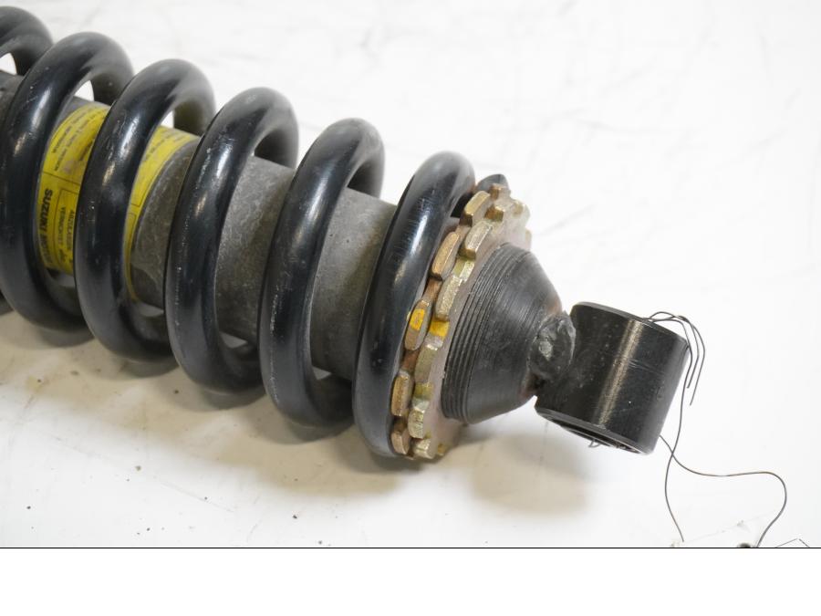 Baksidan på Stötdämpare från en Suzuki VL 1500 -1998 motorcykel.