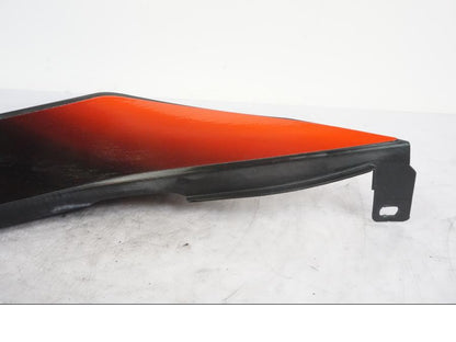 Snett uppifrån på Sidopanel från en Yamaha YZF-R 125 -2008 motorcykel.