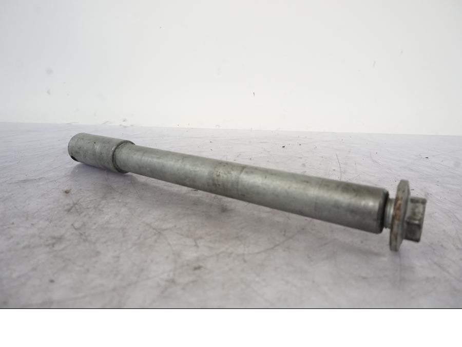 Framsidan på Axel från en BMW R 1150 GS -2002 motorcykel.