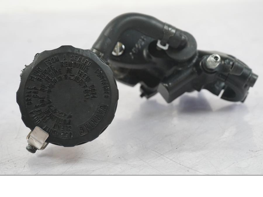 Extrabild1 på Bromshuvudcylinder från en Kawasaki ZZ-R 1400 -2009 motorcykel.