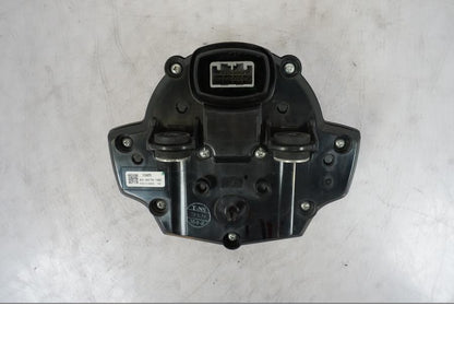 Snett nerifrån på Instrumentpanel från en Kawasaki Versys 650 -2014 motorcykel.