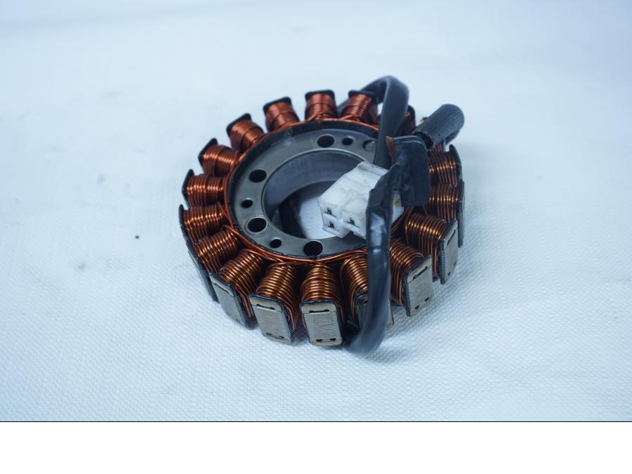 Baksidan på Generator från en Kawasaki Ninja 650 -2018 motorcykel.