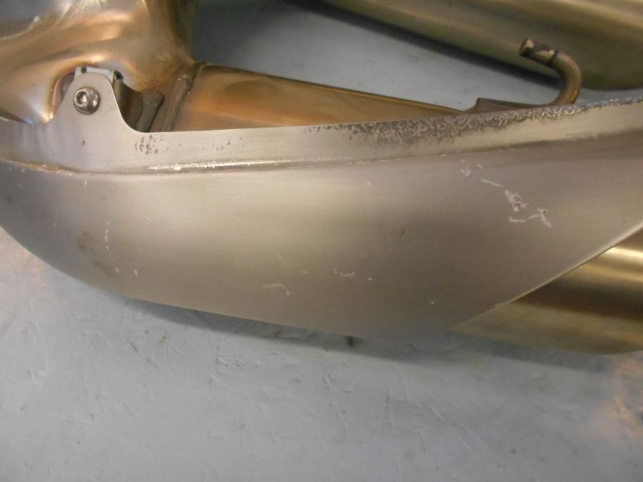 Snett uppifrån på Ljuddämpare från en KTM 990 Super Duke -2010 motorcykel.