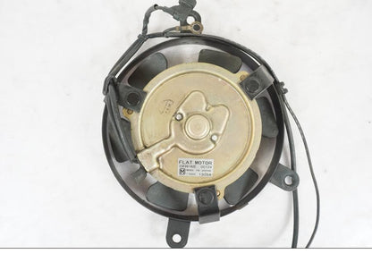 Vänster sida på Vattenkylfläkt från en Honda NT 650 V -2002 motorcykel.