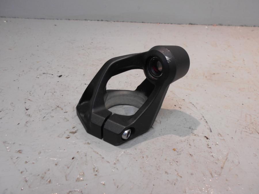 Framsidan på Styrfäste från en Kawasaki Ninja H2 -2018 motorcykel.