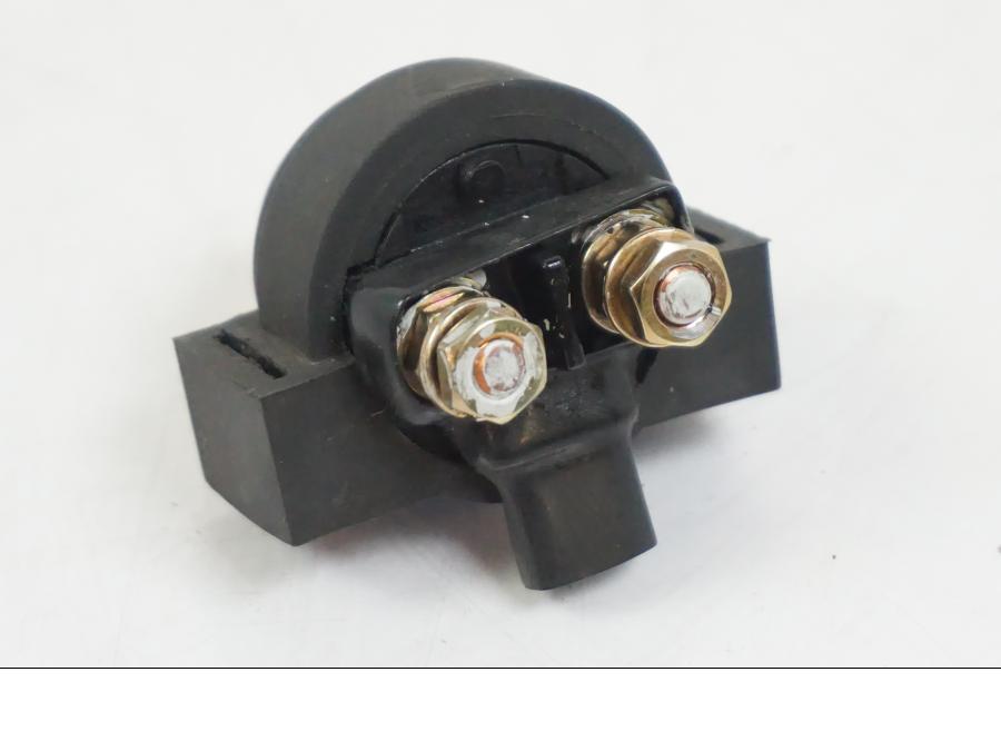 Framsidan på Startrelä från en BMW F 650 CS -2002 motorcykel.