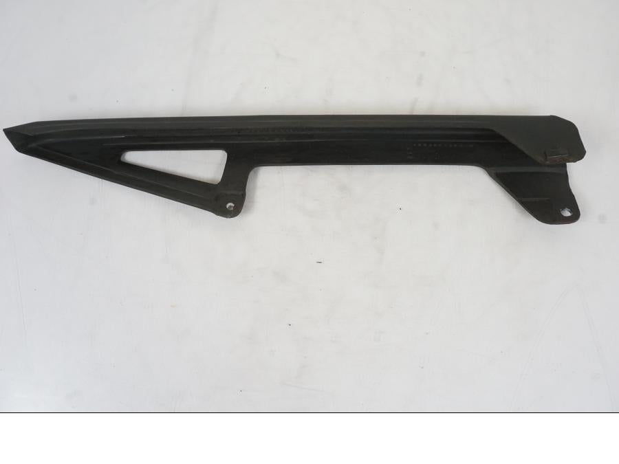 Vänster sida på Kedjeskydd från en Honda CBR 125 R -2006 motorcykel.