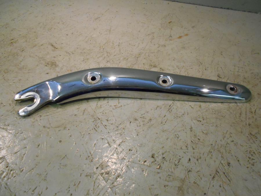 Framsidan på Bakskärmstag från en Triumph Speedmaster -2010 motorcykel.