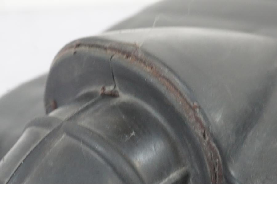 Höger sida på Luftburk från en Honda NT 650 V -2002 motorcykel.