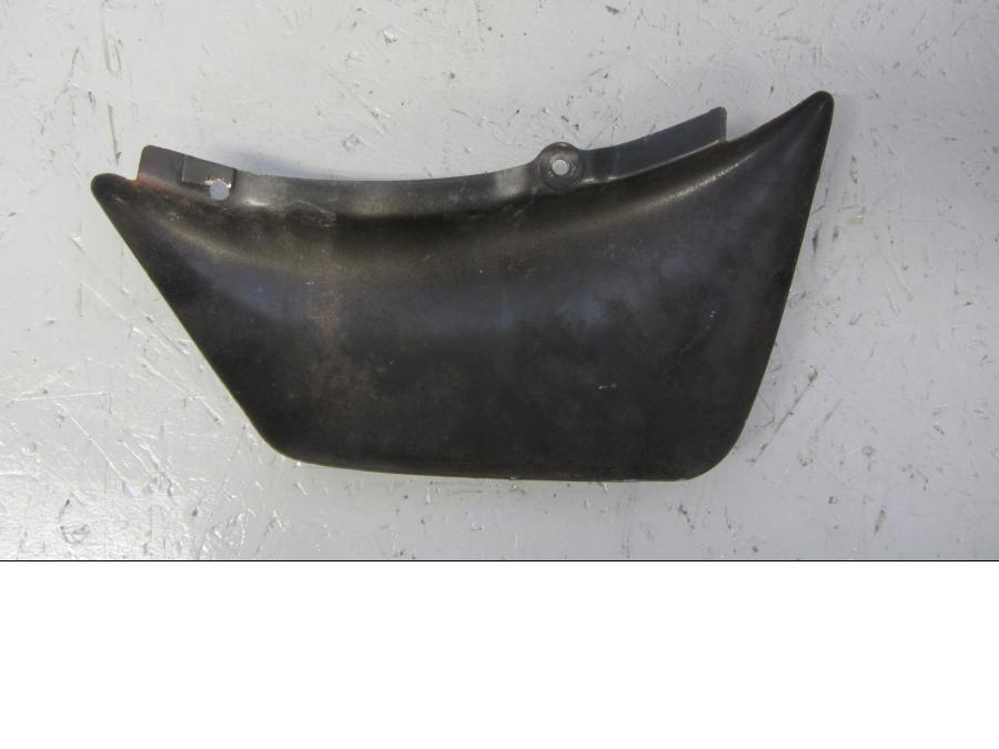 Baksidan på Sidopanel från en Suzuki VS 1400 -1996 motorcykel.