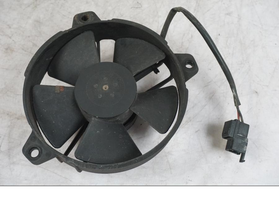 Framsidan på Vattenkylfläkt från en Buell 1125 R -2008 motorcykel.