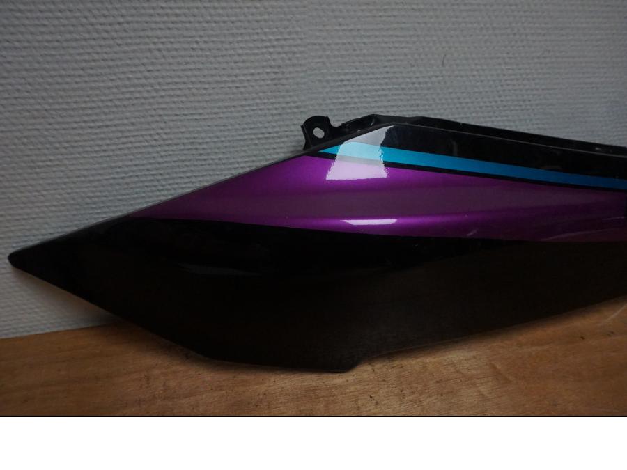 Baksidan på Bakvinge från en Yamaha FZR 1000 -1993 motorcykel.