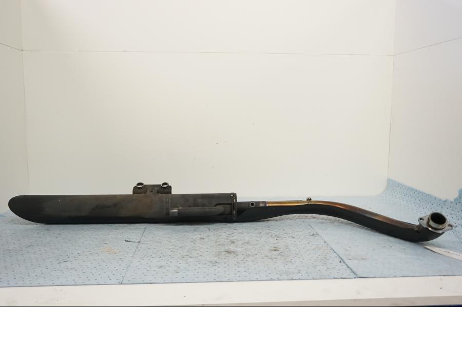 Baksidan på Ljuddämpare från en Kawasaki VN 900 -2012 motorcykel.