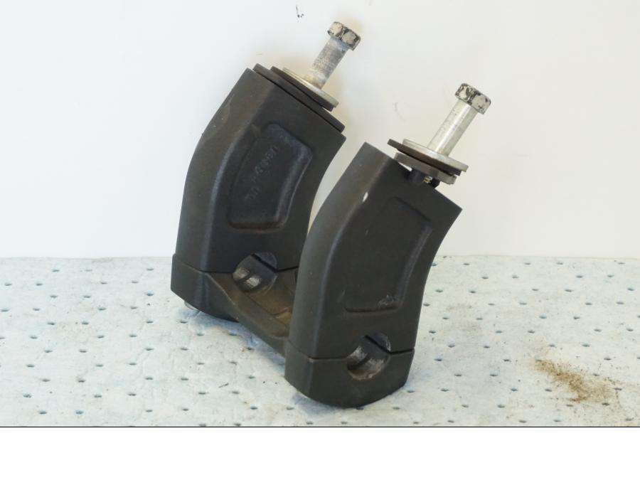 Snett uppifrån på Styrfäste från en Suzuki GSX 1300 BK -2008 motorcykel.