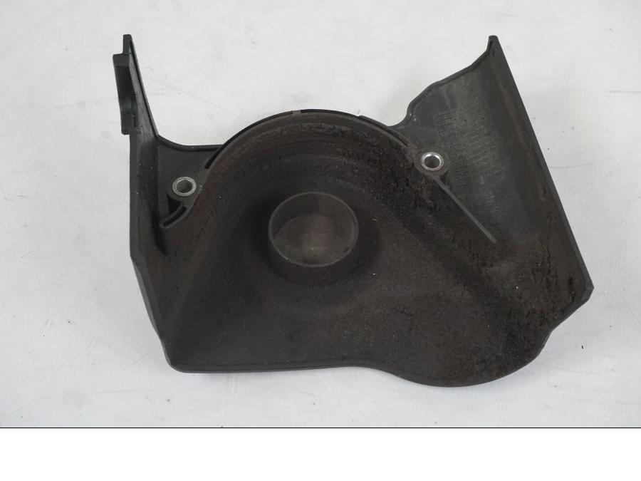 Snett nerifrån på Drevkåpa från en Honda CBR 125 R -2006 motorcykel.