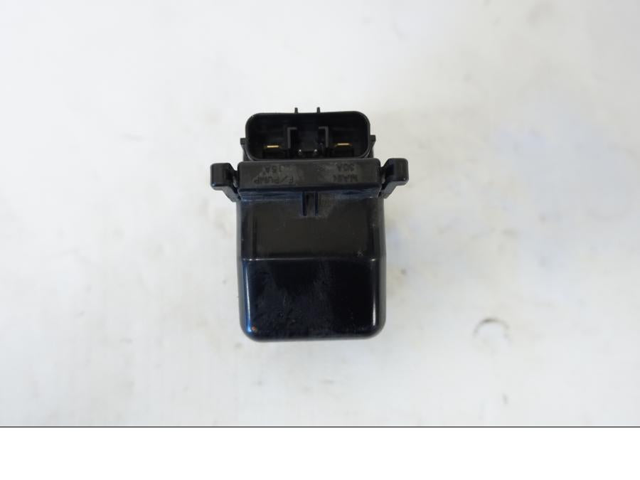 Framsidan på Startrelä från en Kawasaki Z 800 -2013 motorcykel.