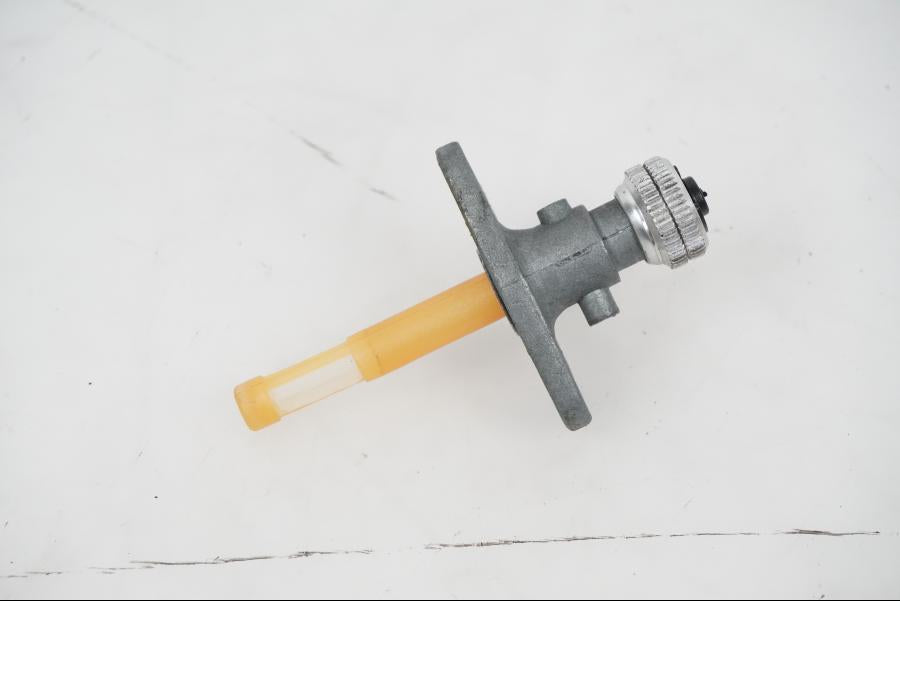 Baksidan på Bensinkran från en KTM 1290 Super Adventure S -2022 motorcykel.