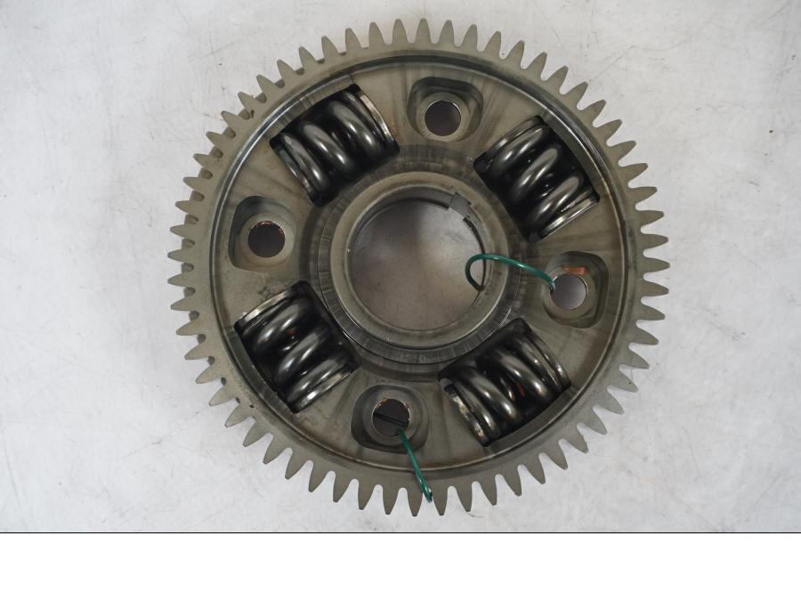 Vänster sida på Kopplingskorgsdrev från en BMW R 1200 GSA -2014 motorcykel.