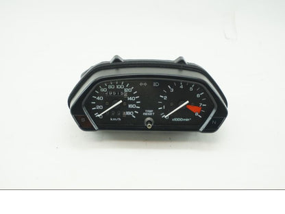 Framsidan på Instrumentpanel från en Honda NX 650 -1998 motorcykel.