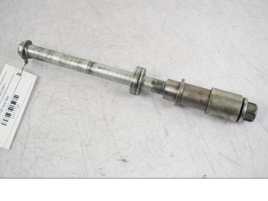 Framsidan på Axel från en Suzuki VZ 800 -2000 motorcykel.