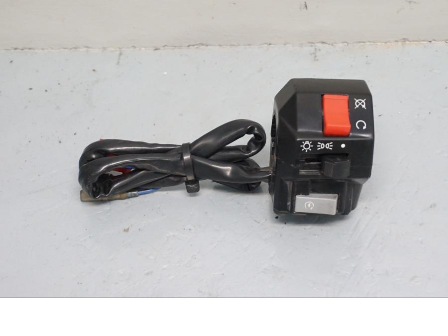 Framsidan på Styrelreglage från en Yamaha XV 535 -2001 motorcykel.