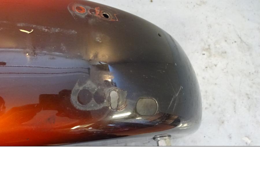 Snett uppifrån på Bakskärm från en H-D Touring Road King Custom FLHRSI -2004 motorcykel.