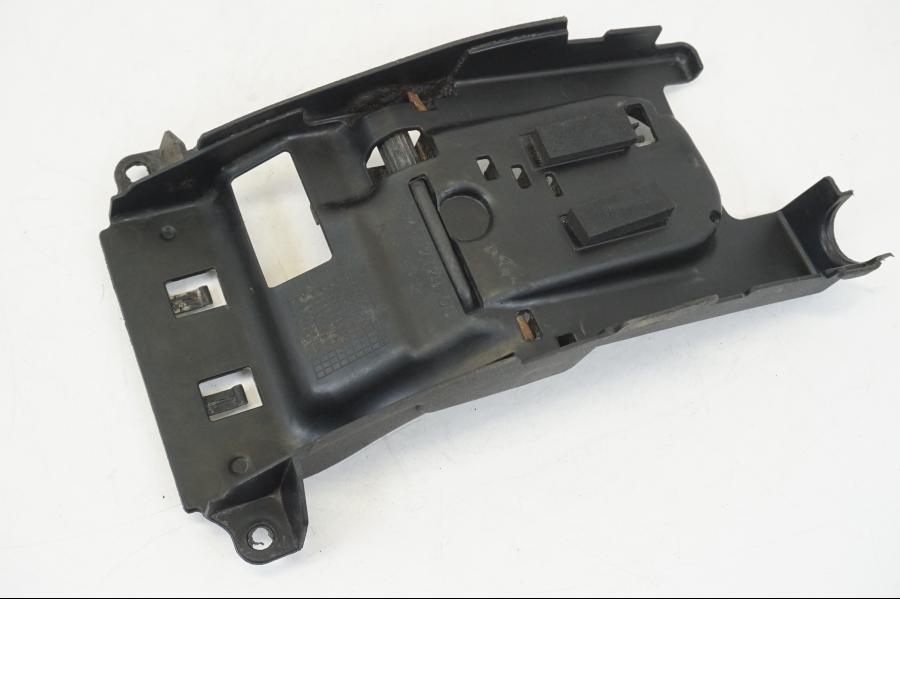 Framsidan på Verktygslåda från en Yamaha XSR 700 -2016 motorcykel.