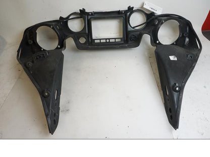 Framsidan på Instrumentpanelkåpa från en Indian Chieftain Dark Horse -2019 motorcykel.