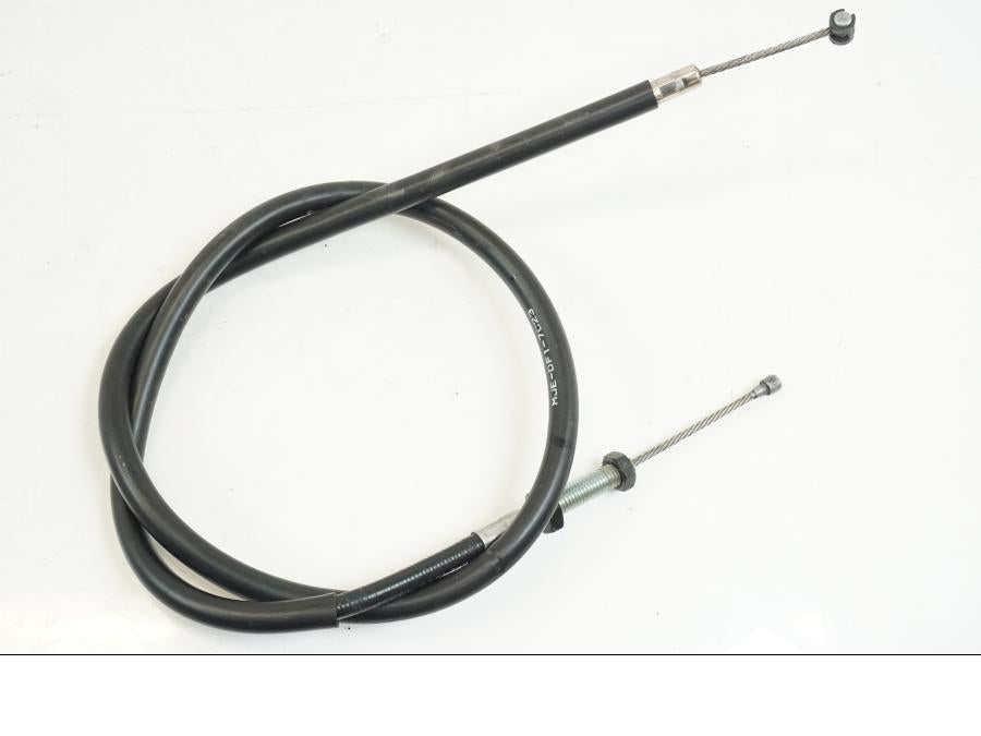 Snett uppifrån på Kopplingsvajer från en Honda CB 650 F Hornet -2017 motorcykel.