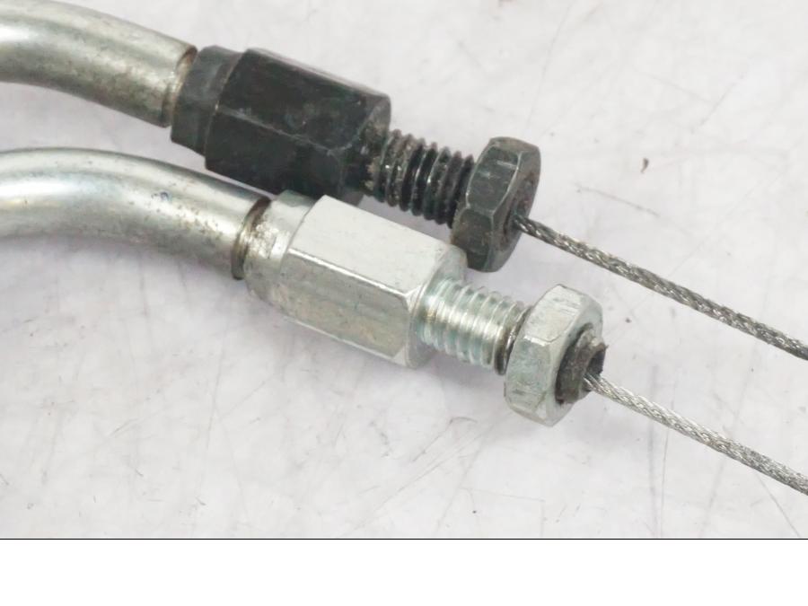 Höger sida på Gasvajer från en Yamaha MT-09 -2016 motorcykel.