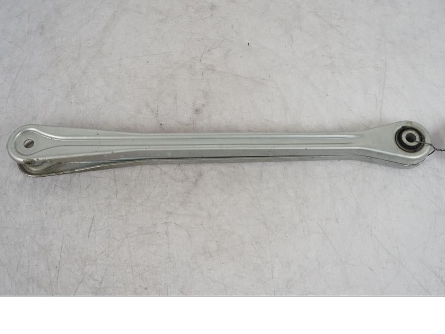 Baksidan på Parallellstag från en BMW R 1100 GS -1998 motorcykel.