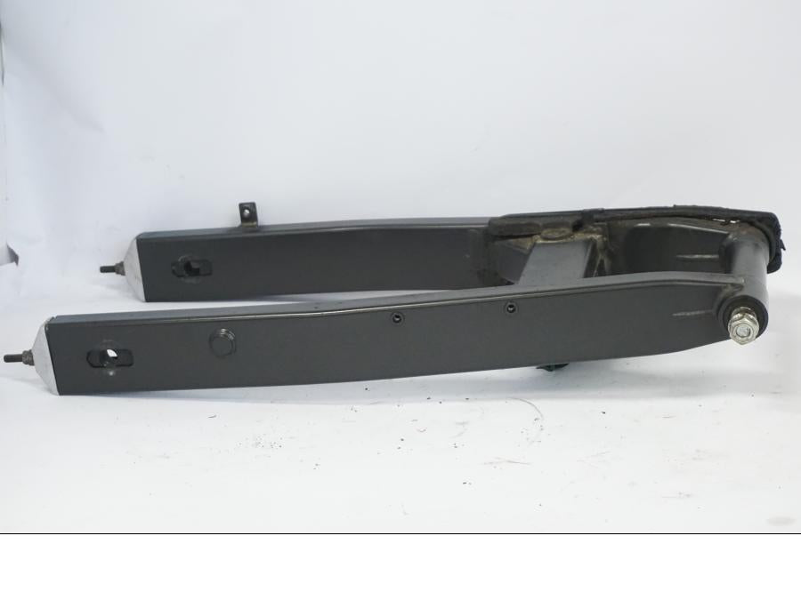 Baksidan på Sving från en Honda CB 500 X -2015 motorcykel.