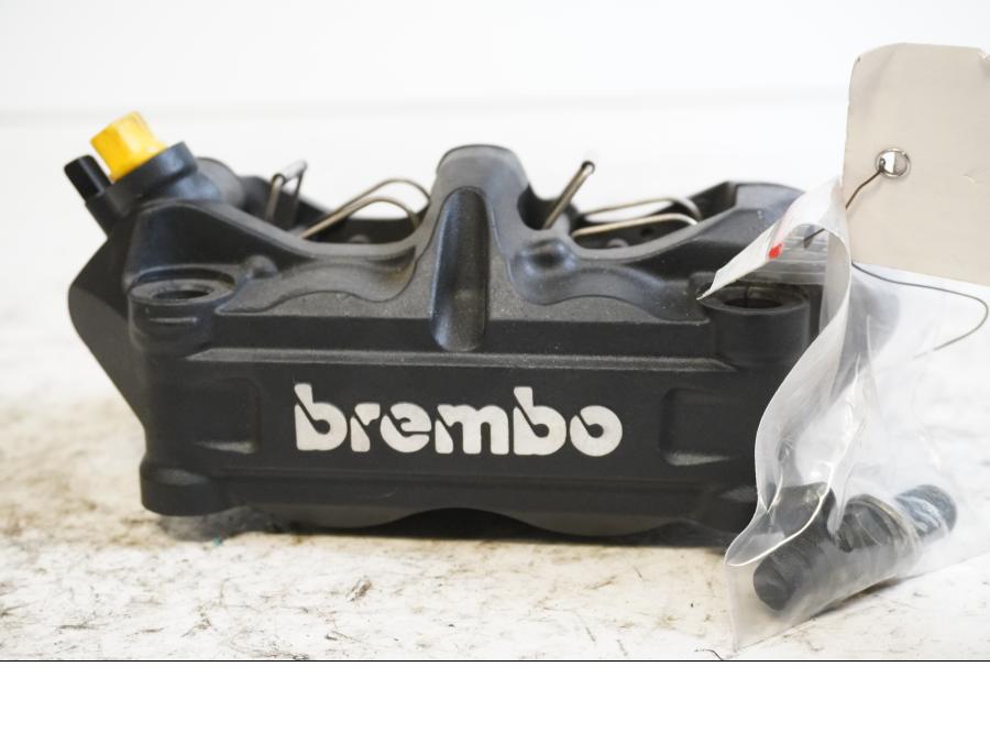 Framsidan på Bromsok från en Triumph Speed Triple -2011 motorcykel.