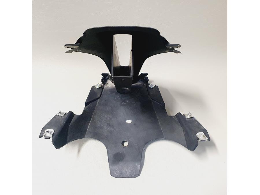 Vänster sida på Toppkåpa från en BMW R 1200 RS -2016 motorcykel.