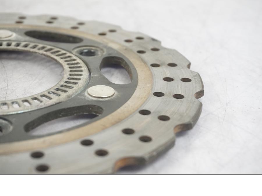 Baksidan på Bromsskiva från en Kawasaki Ninja 300 -2014 motorcykel.